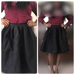 Black pleated puffy mini skirt